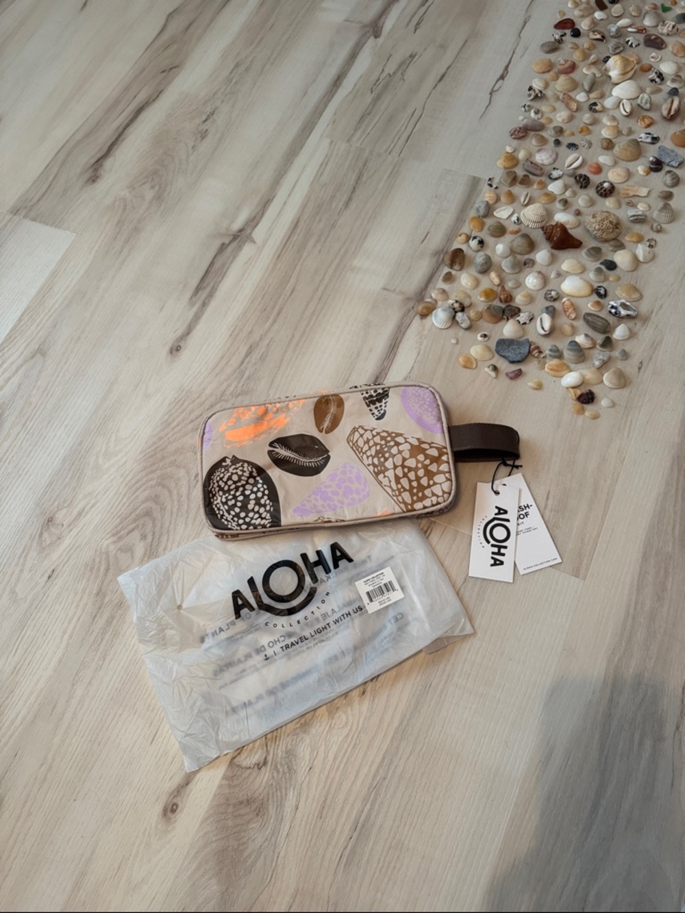 ALOHA collections super special edit shoreline sandstone doop kit bag